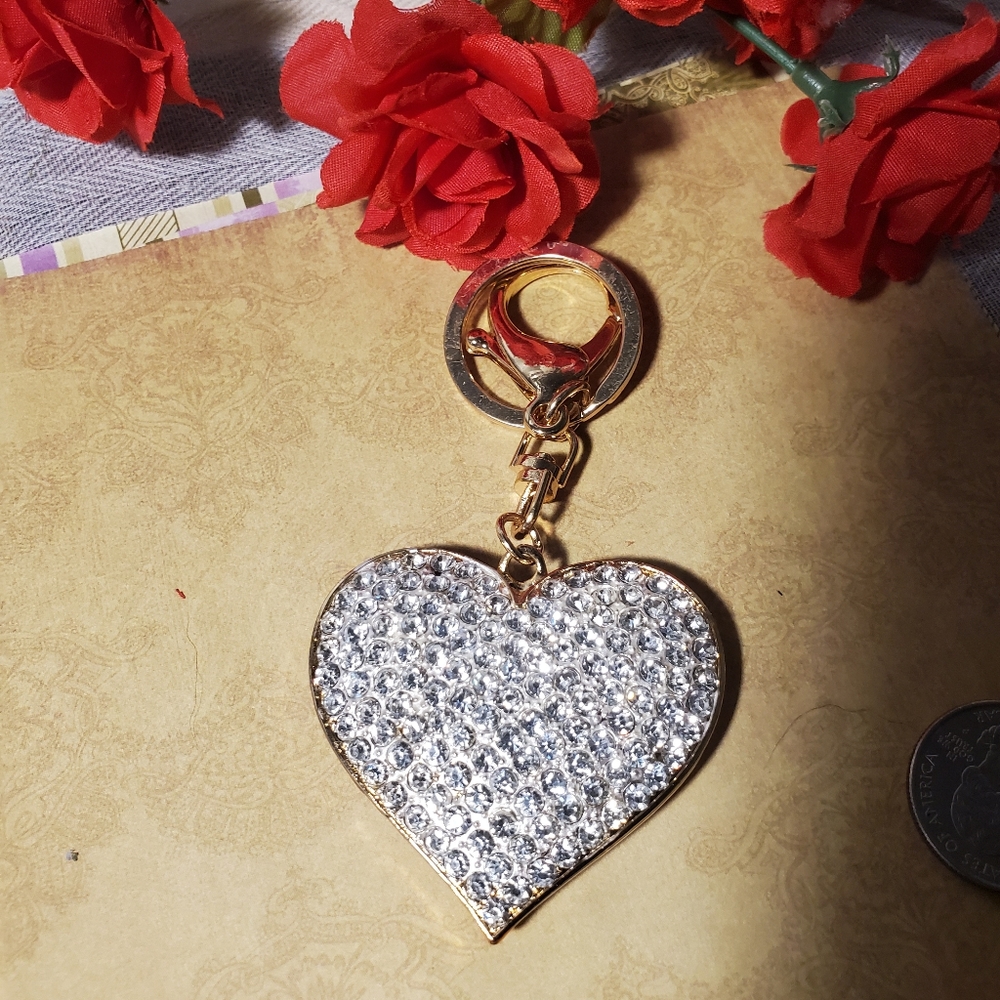 🆕️🧡GORGEOUS rhinestone covered heart keychan 3D
